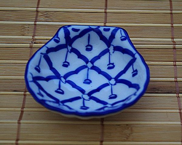 画像1: ブルー/ホワイト　貝殻形皿　極小 (1)
