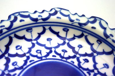 画像2: ブルー/ホワイト　花形　深丸皿　18cm